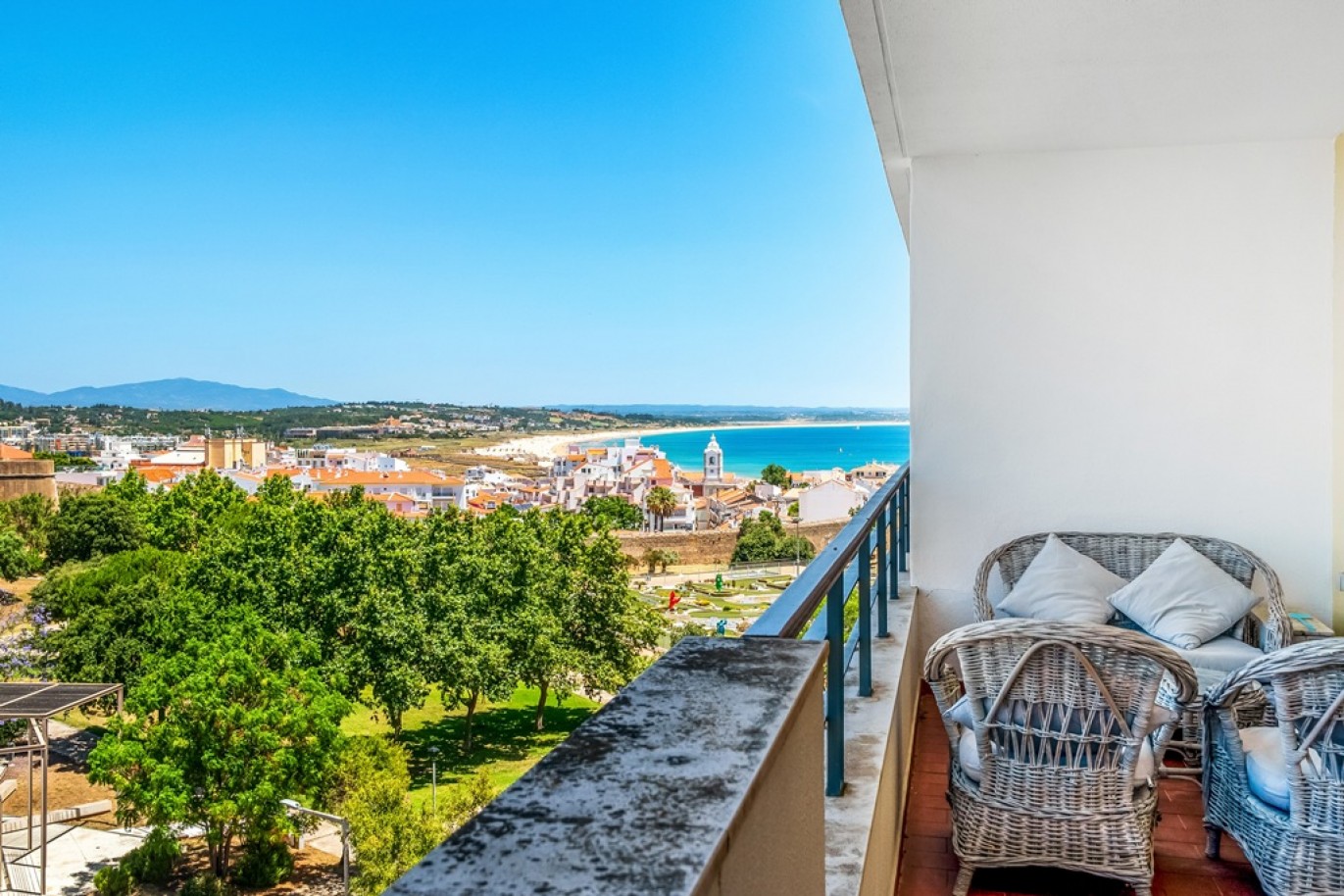 Apartamento T2 com piscina e garagem à venda em Lagos, Algarve_370122
