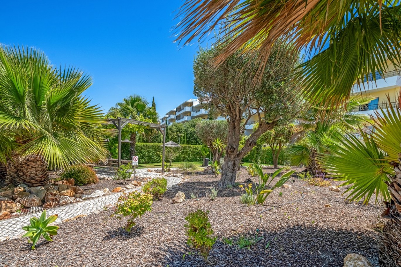 Apartamento T2 com piscina e garagem à venda em Lagos, Algarve_370124