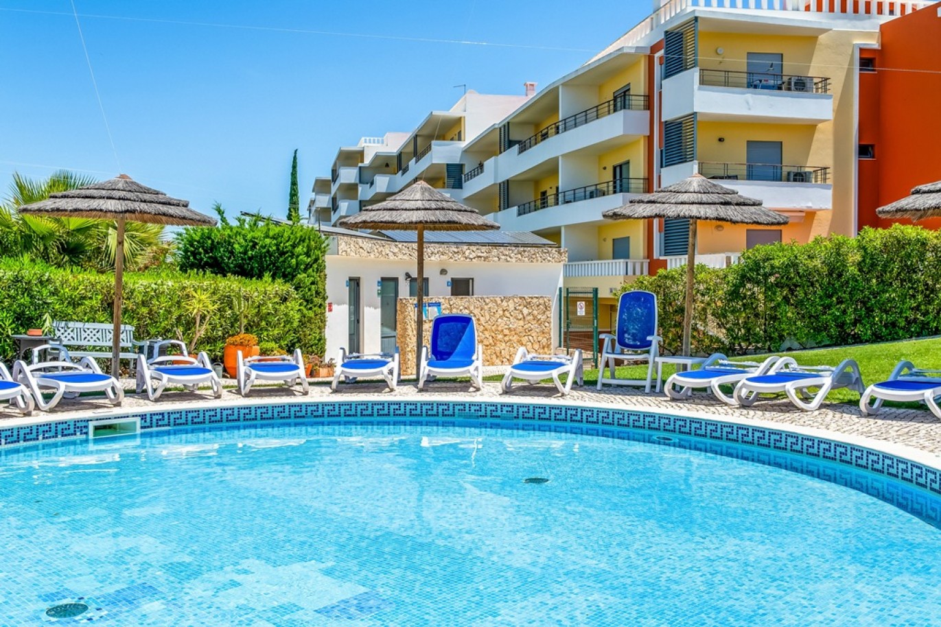 Apartamento T2 com piscina e garagem à venda em Lagos, Algarve_370128