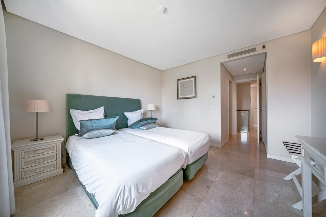 Fantastic Apartment in a tourist resort, for sale in Algarve, Portugal_370152