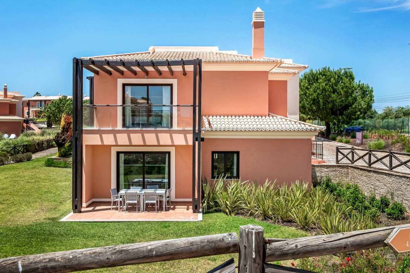 Fantastic Apartment in a tourist resort, for sale in Algarve, Portugal_370154