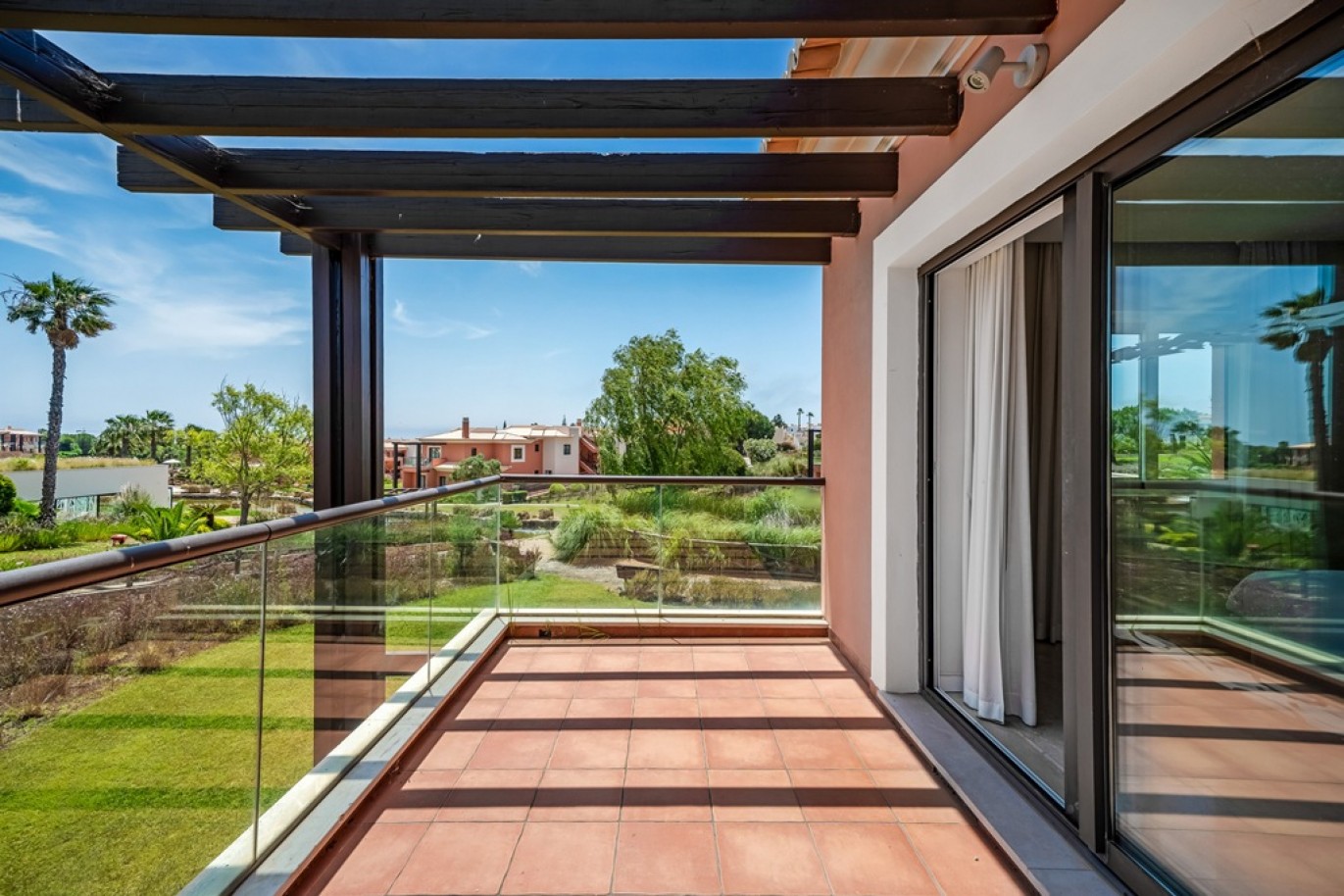 Fantastic Apartment in a tourist resort, for sale in Algarve, Portugal_370156