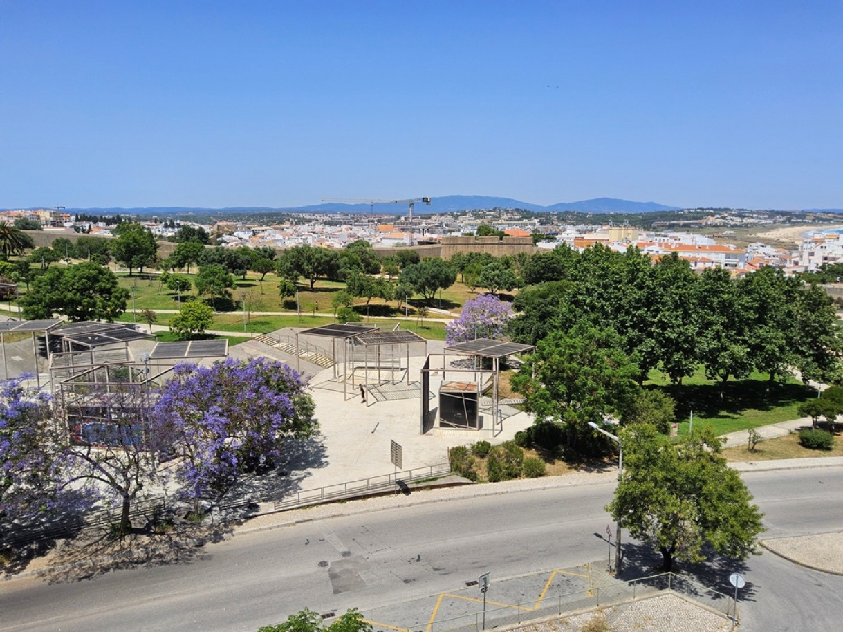 Apartamento T2 com piscina e garagem à venda em Lagos, Algarve_370189