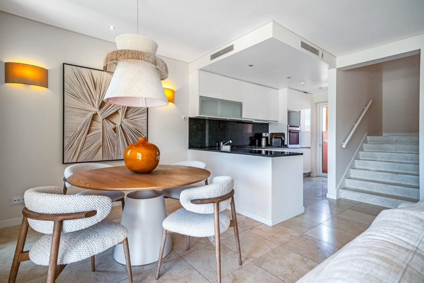 Fantastic Villa in a tourist resort, for sale in Algarve, Portugal_370198