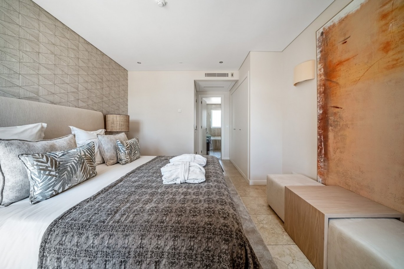 Fantastic Villa in a tourist resort, for sale in Algarve, Portugal_370201