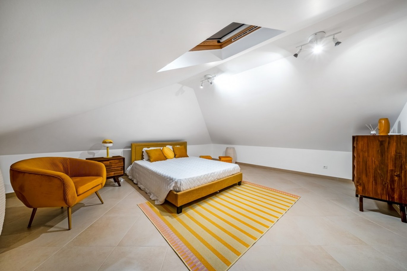 Villa adosada de 5 dormitorios con piscina en venta en Vilamoura, Algarve_370248