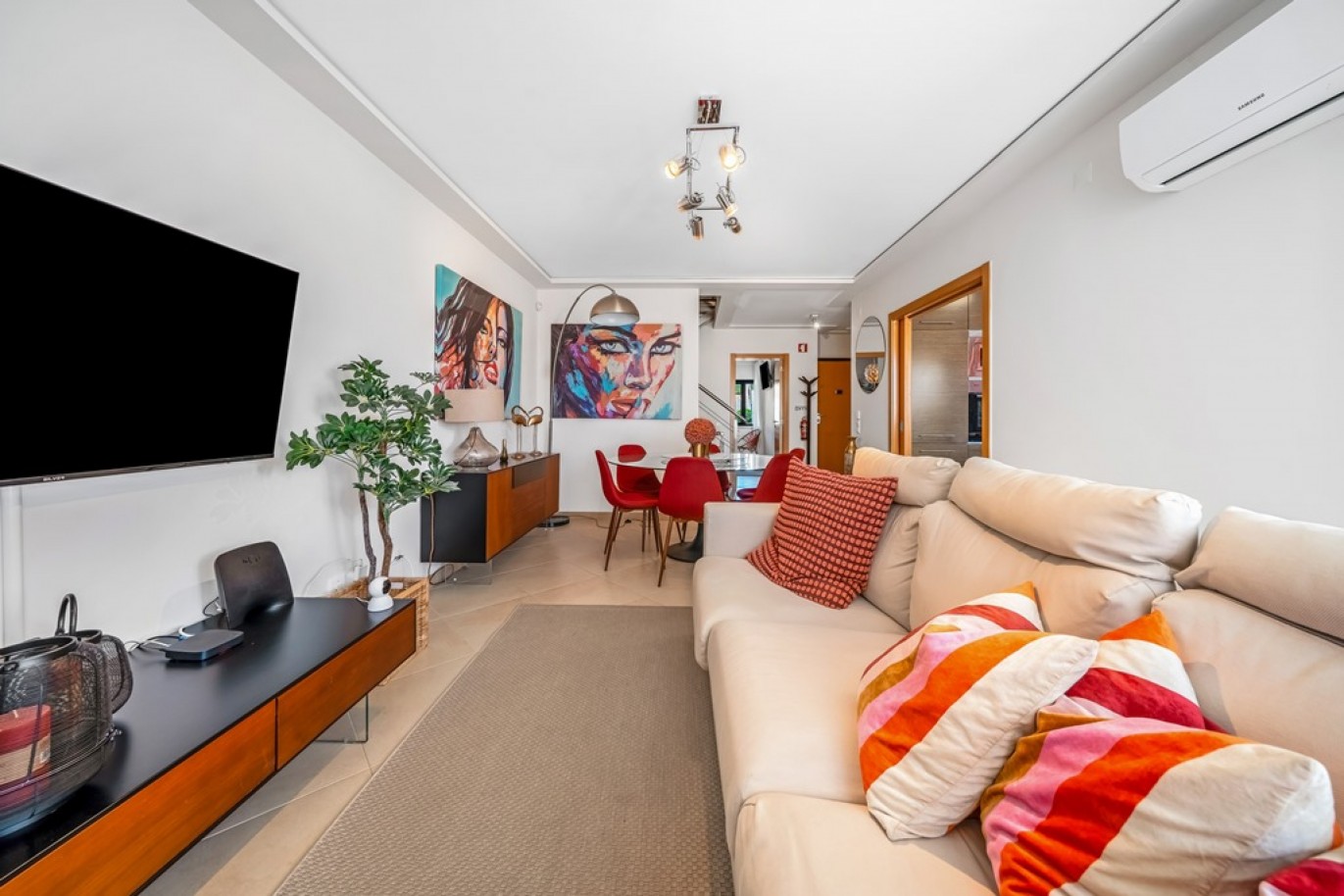 Villa adosada de 5 dormitorios con piscina en venta en Vilamoura, Algarve_370260