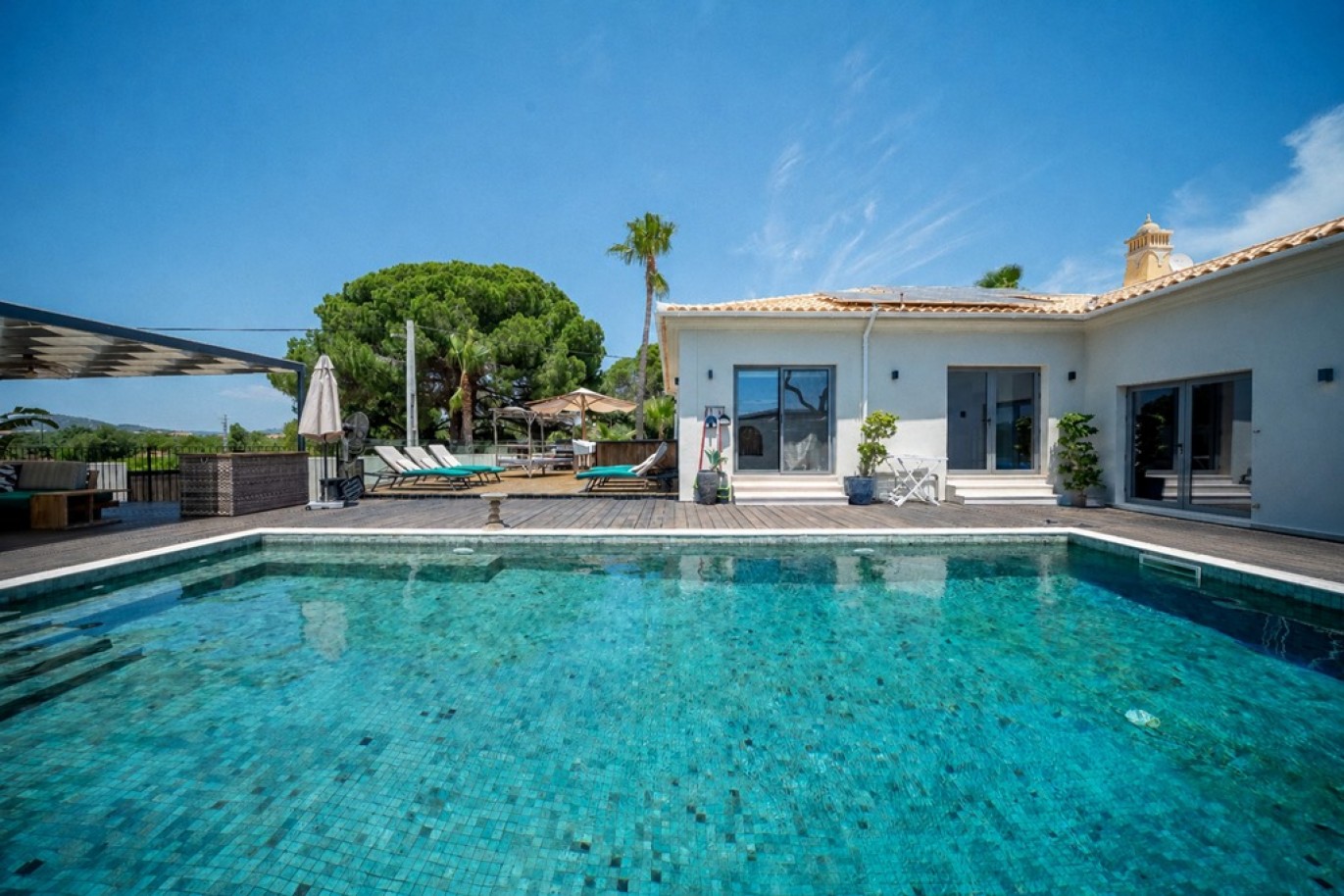 Villa de lujo de 6 dormitorios en venta en Almancil, Algarve, Portugal_370991