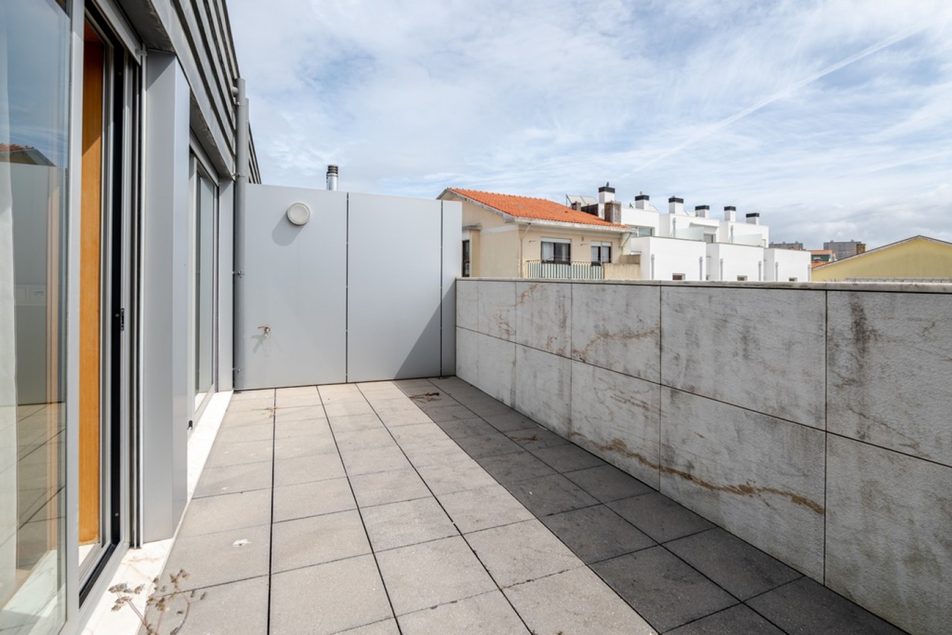 Venda de Moradia V4 com terraço, Leça da Palmeira, Portugal_371199
