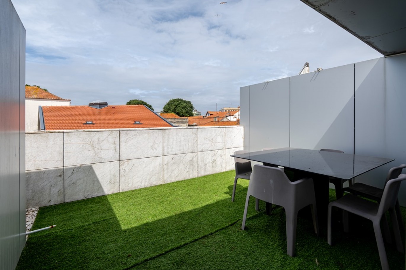 Venda de Moradia V4 com terraço, Leça da Palmeira, Portugal_371216