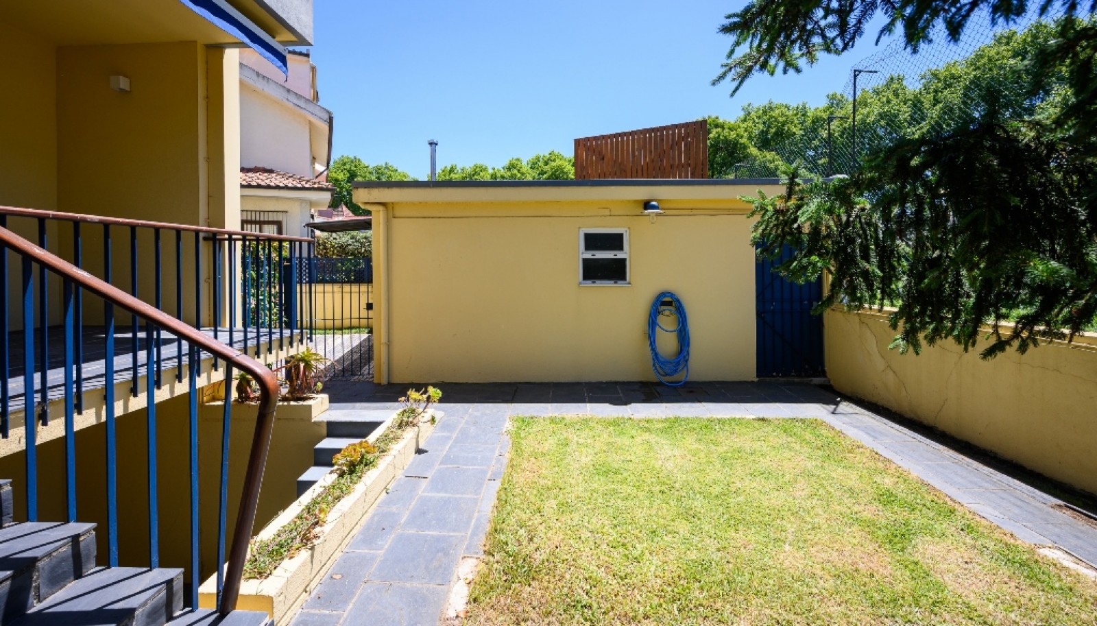 Moradia V5 renovada com jardim em Monte dos Burgos, Matosinhos, Portugal_371349
