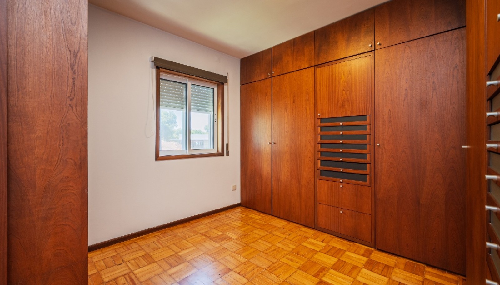 Moradia V5 renovada com jardim em Monte dos Burgos, Matosinhos, Portugal_371354