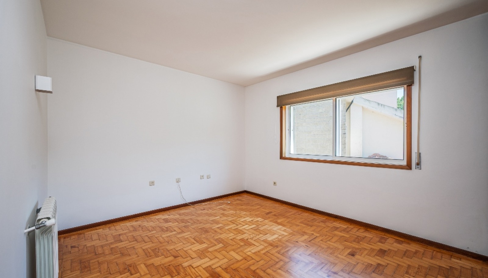 Moradia V5 renovada com jardim em Monte dos Burgos, Matosinhos, Portugal_371355