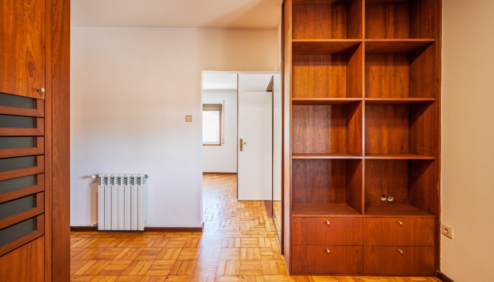 Moradia V5 renovada com jardim em Monte dos Burgos, Matosinhos, Portugal_371359