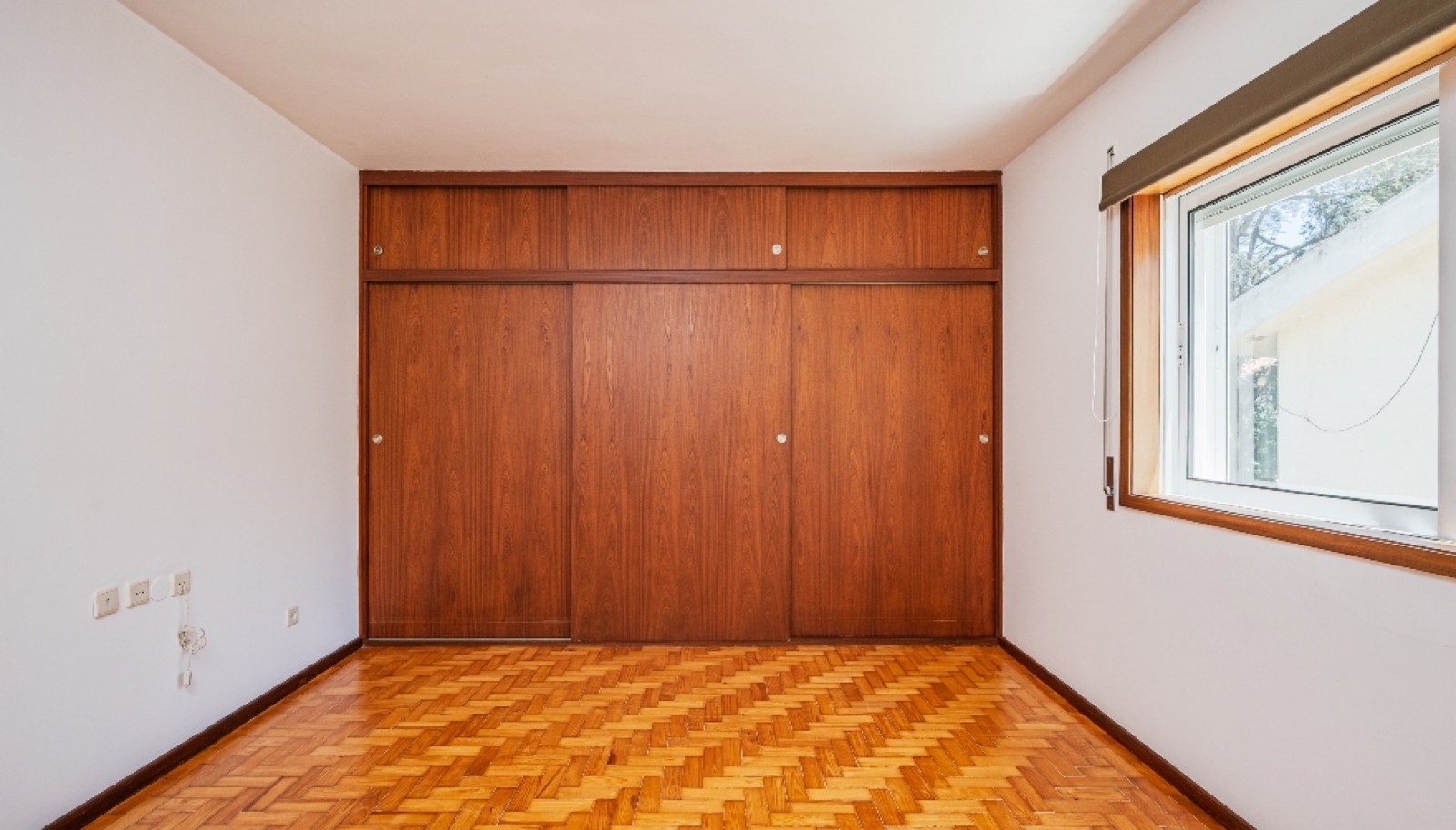 Moradia V5 renovada com jardim em Monte dos Burgos, Matosinhos, Portugal_371360