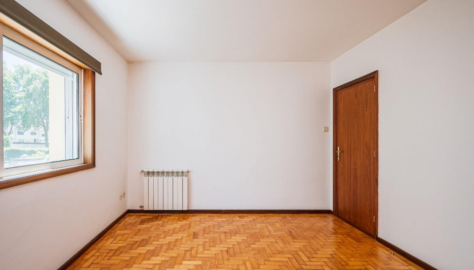 Moradia V5 renovada com jardim em Monte dos Burgos, Matosinhos, Portugal_371363