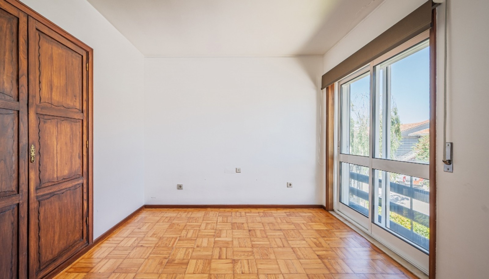 Moradia V5 renovada com jardim em Monte dos Burgos, Matosinhos, Portugal_371365