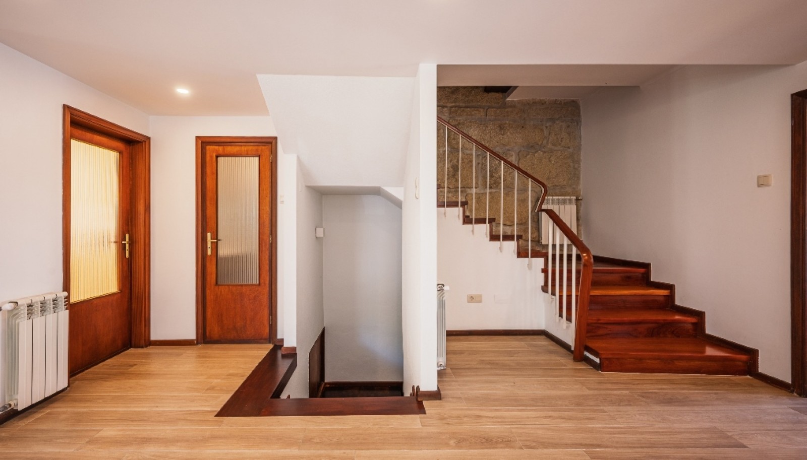 Moradia V5 renovada com jardim em Monte dos Burgos, Matosinhos, Portugal_371368