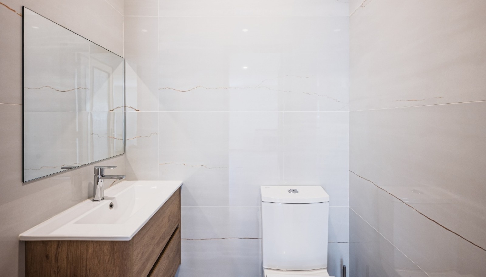 Moradia V5 renovada com jardim em Monte dos Burgos, Matosinhos, Portugal_371372