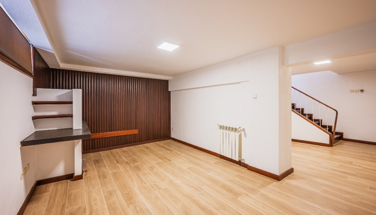 Moradia V5 renovada com jardim em Monte dos Burgos, Matosinhos, Portugal_371380