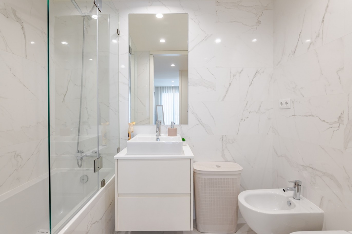 Apartamento T3 com amplo terraço à venda na Madalena em Gaia, Portugal_371396