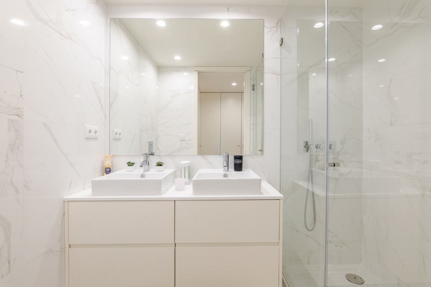 Apartamento T3 com amplo terraço à venda na Madalena em Gaia, Portugal_371403
