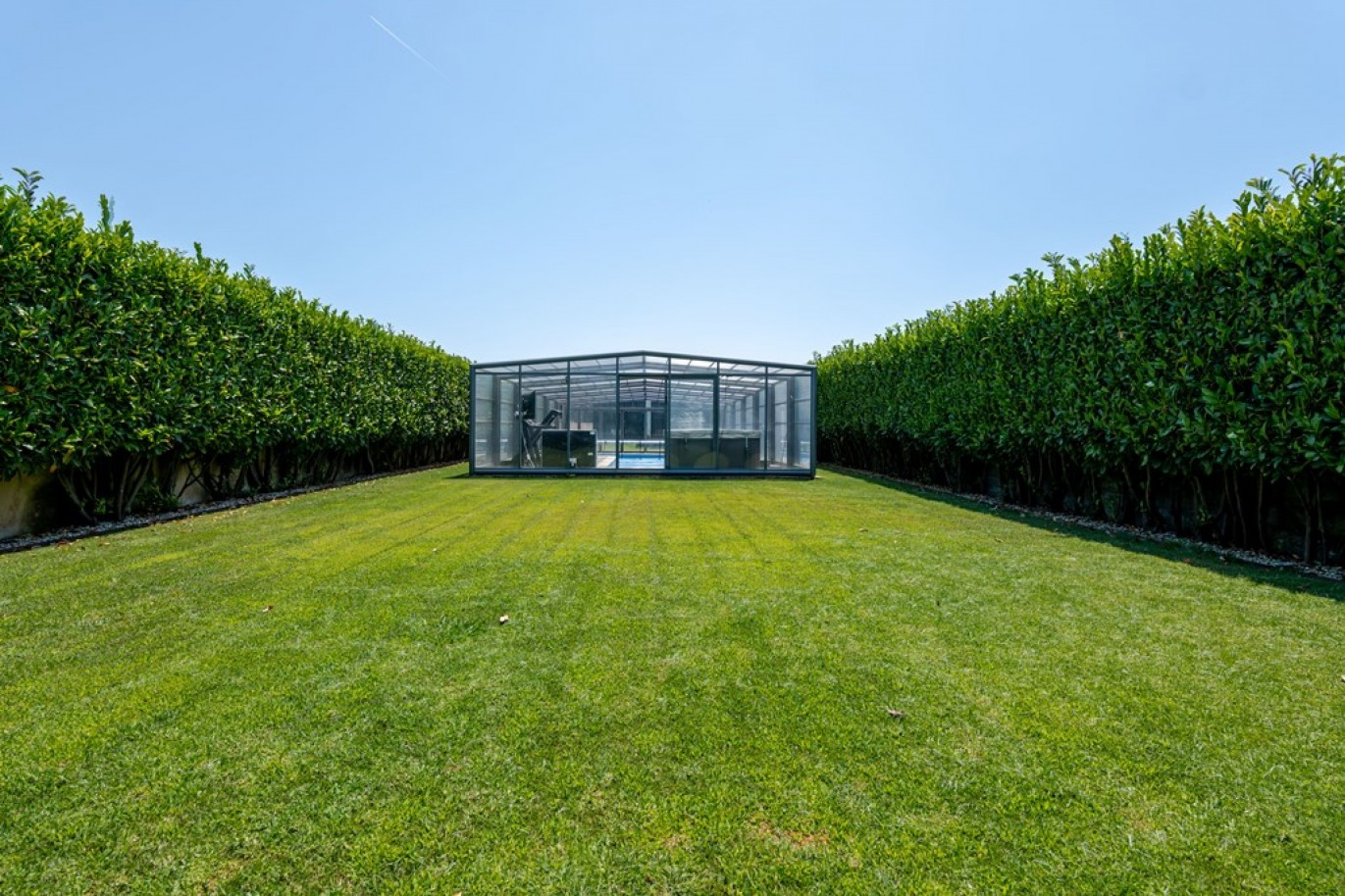 Moradia térrea V4, com piscina, jardim e garagem em Lavra, Portugal_371654