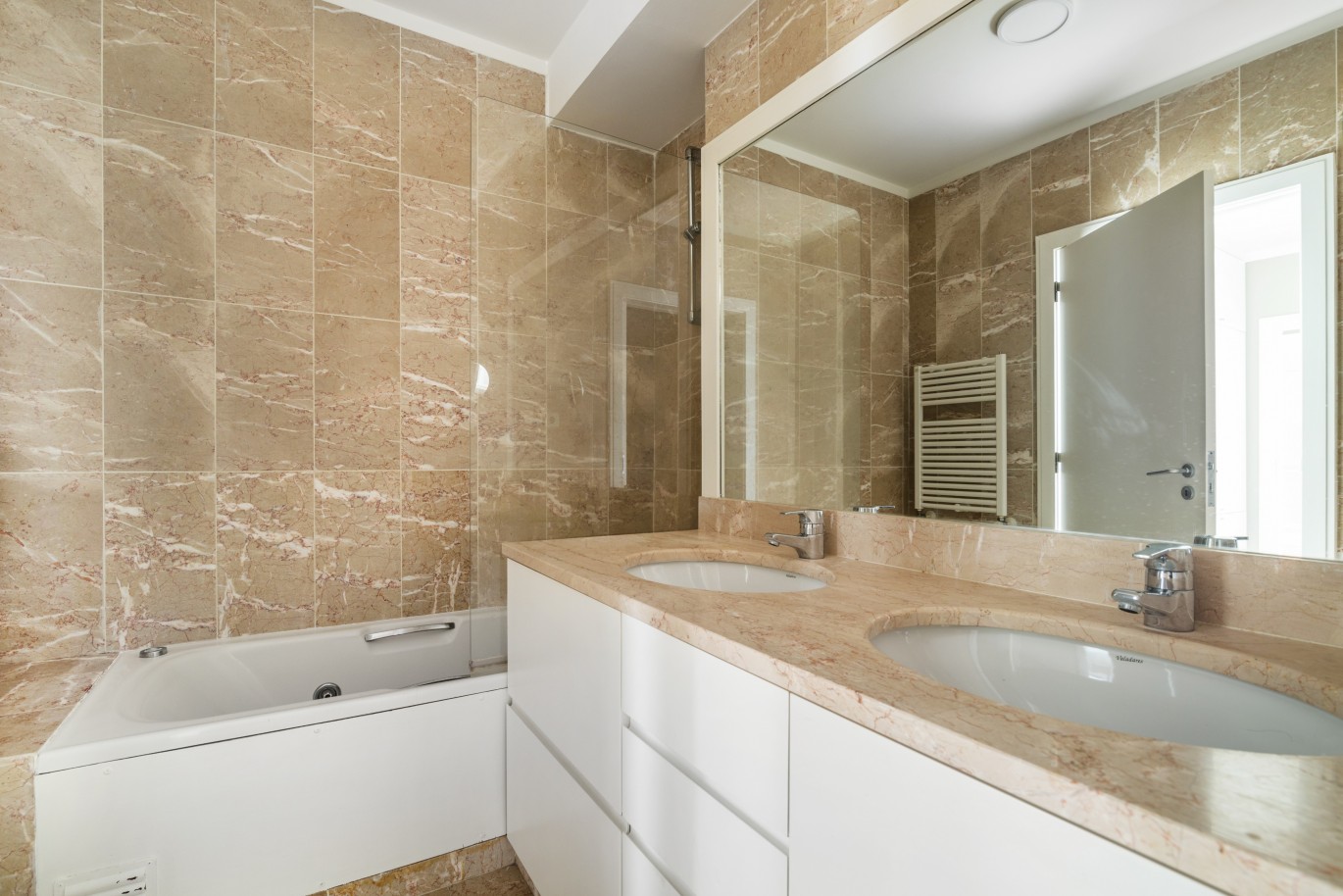 1. Linie Meer Wohnung zu verkaufen, in Matosinhos Sul, Portugal_371969