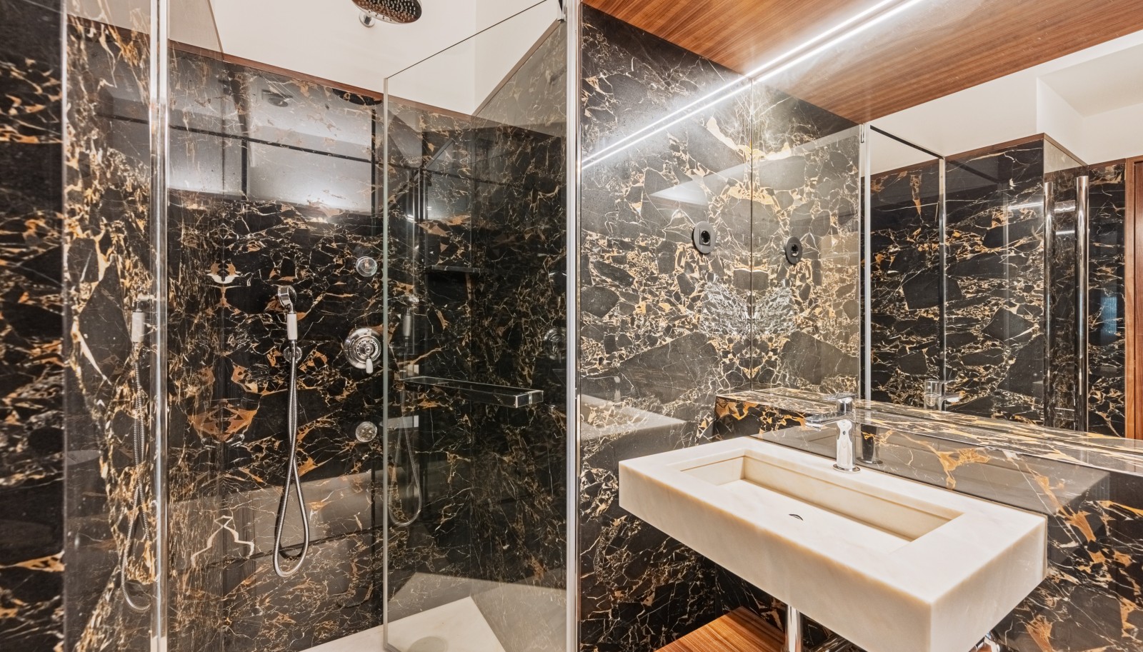Neue 2-Zimmer-Duplex-Wohnung zu verkaufen in Baixa do Porto In Portugal_377673