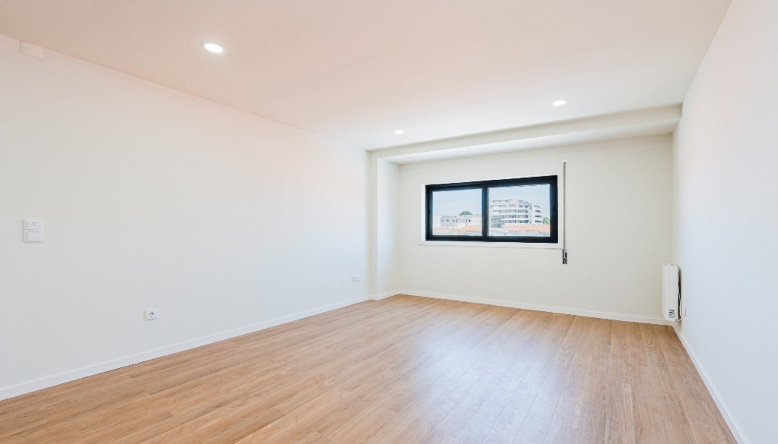 Renovated 1+1 bedroom apartment for sale in Matosinhos Sul, Portugal_380569