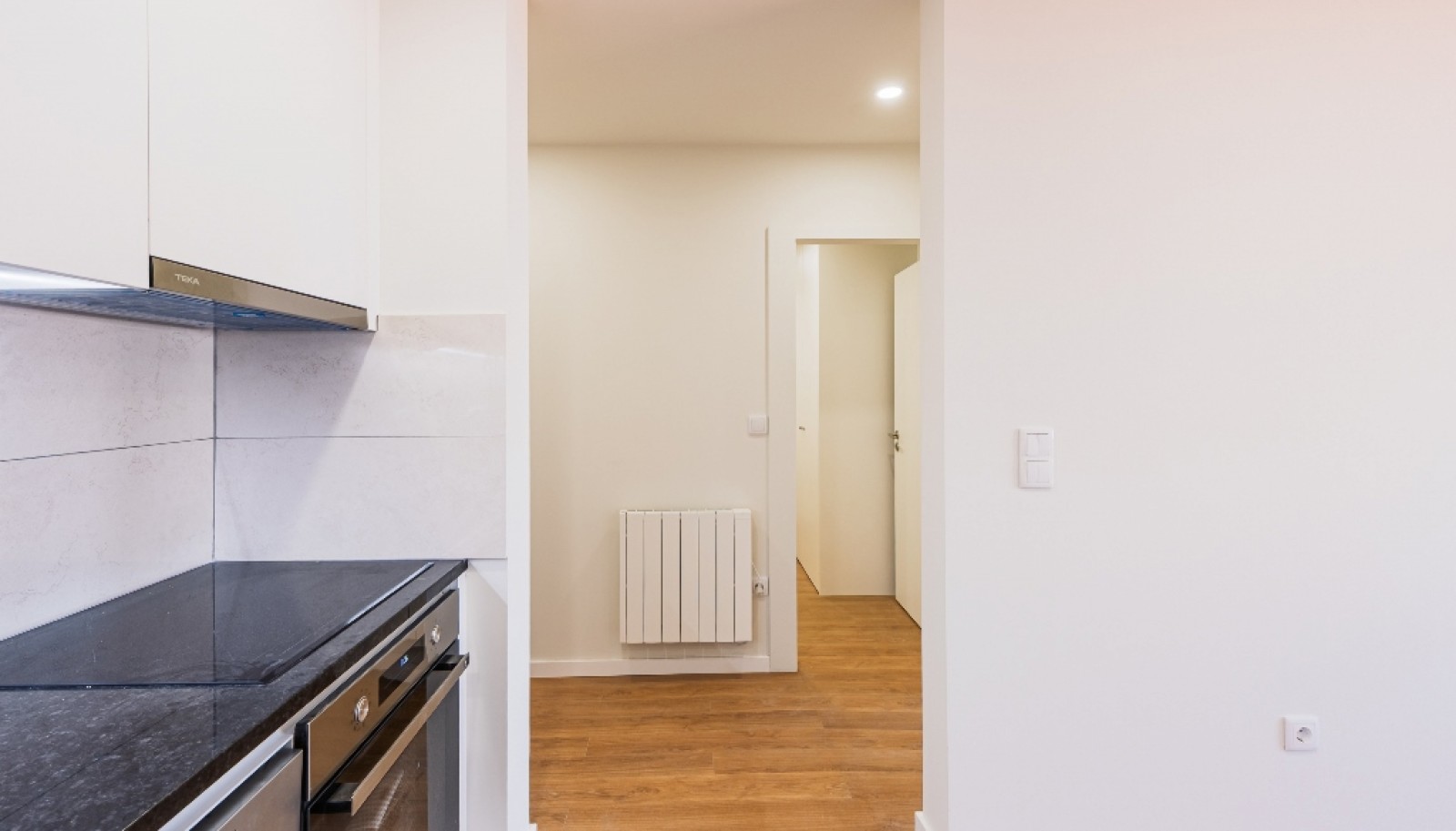 Renovated 1+1 bedroom apartment for sale in Matosinhos Sul, Portugal_380571