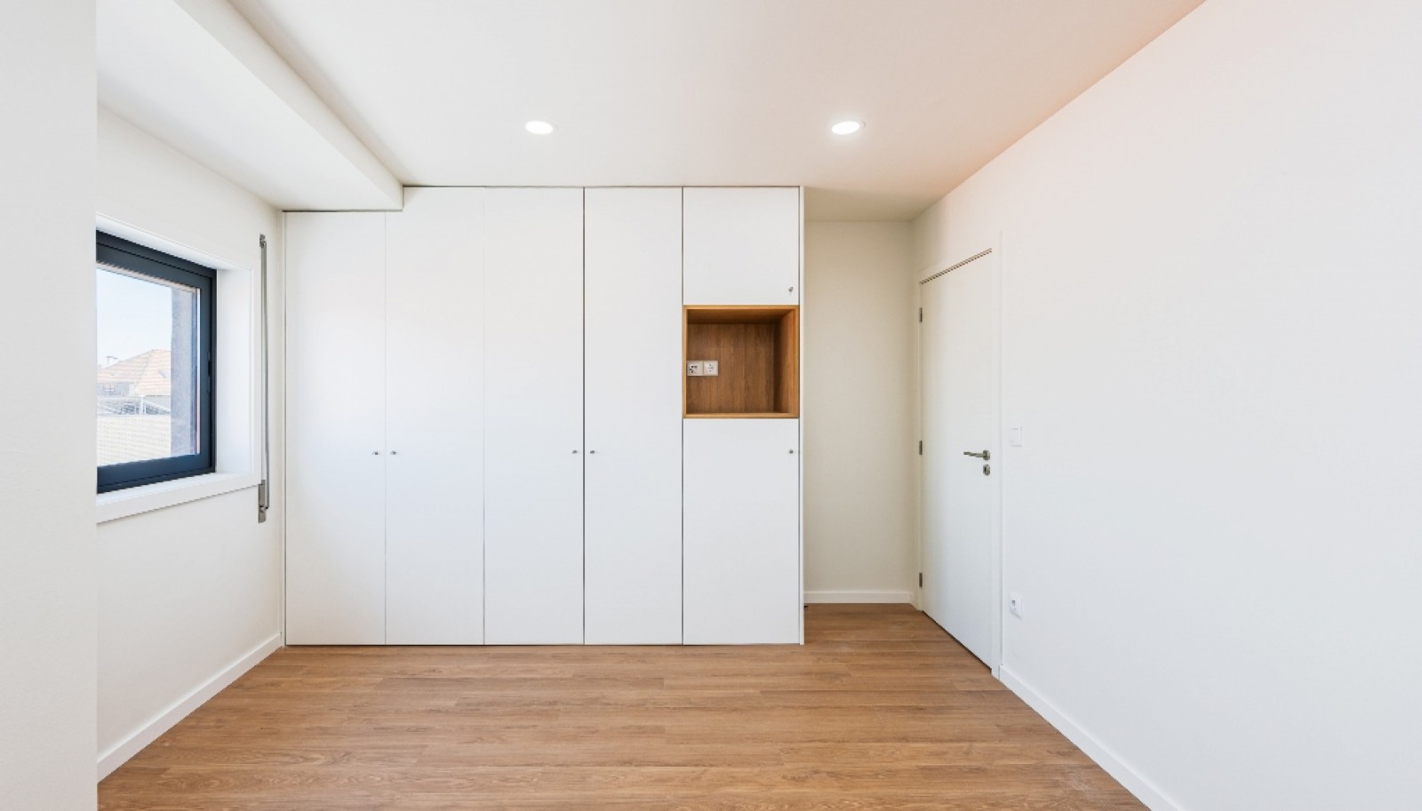 Renovated 1+1 bedroom apartment for sale in Matosinhos Sul, Portugal_380575