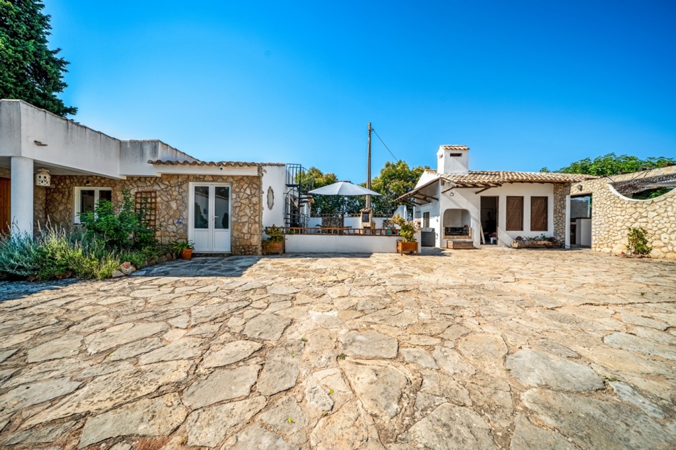 Propriedade com piscina e garagem à venda em Silves, Algarve_380667