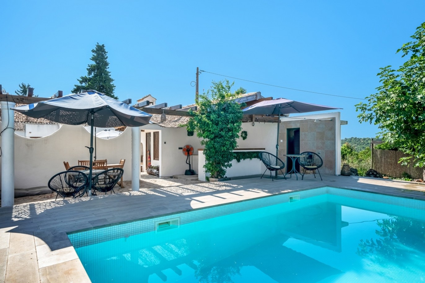 Propriedade com piscina e garagem à venda em Silves, Algarve_380676