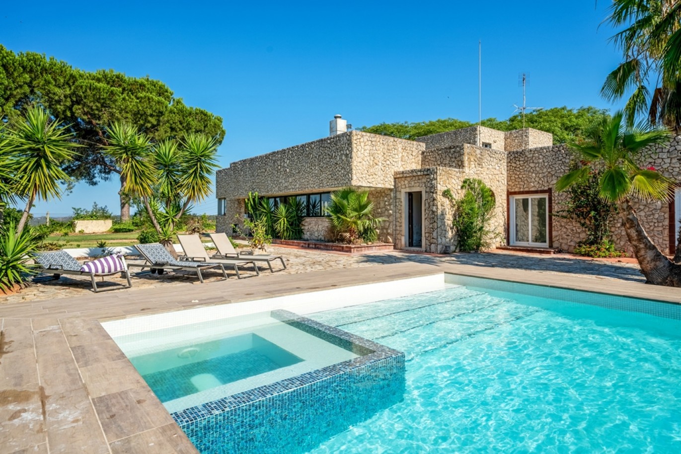 Propriedade com piscina e garagem à venda em Silves, Algarve_380677