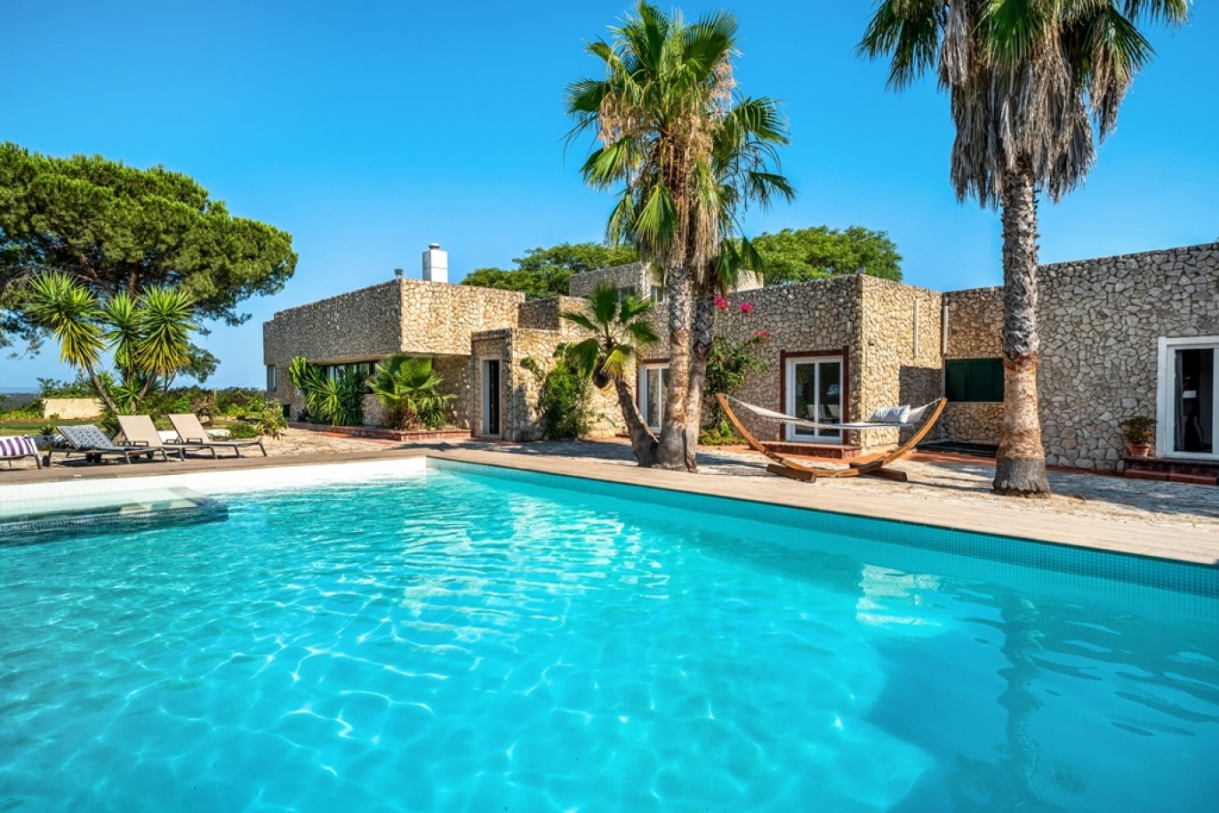 Propriedade com piscina e garagem à venda em Silves, Algarve_380678