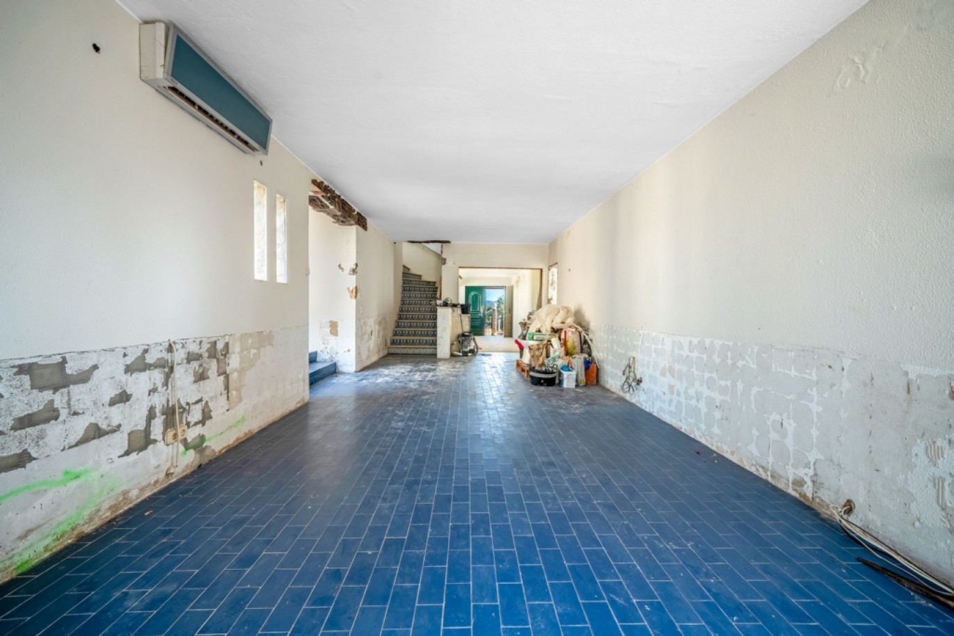 Propriedade com piscina e garagem à venda em Silves, Algarve_380679