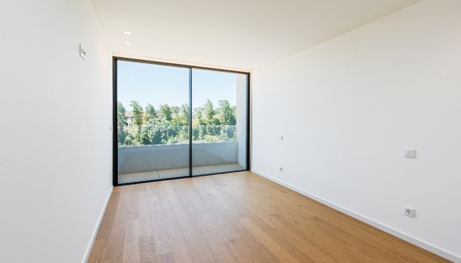 Moradia V4+1 com jardim, piscina e vistas de mar à venda em Valadares_380891