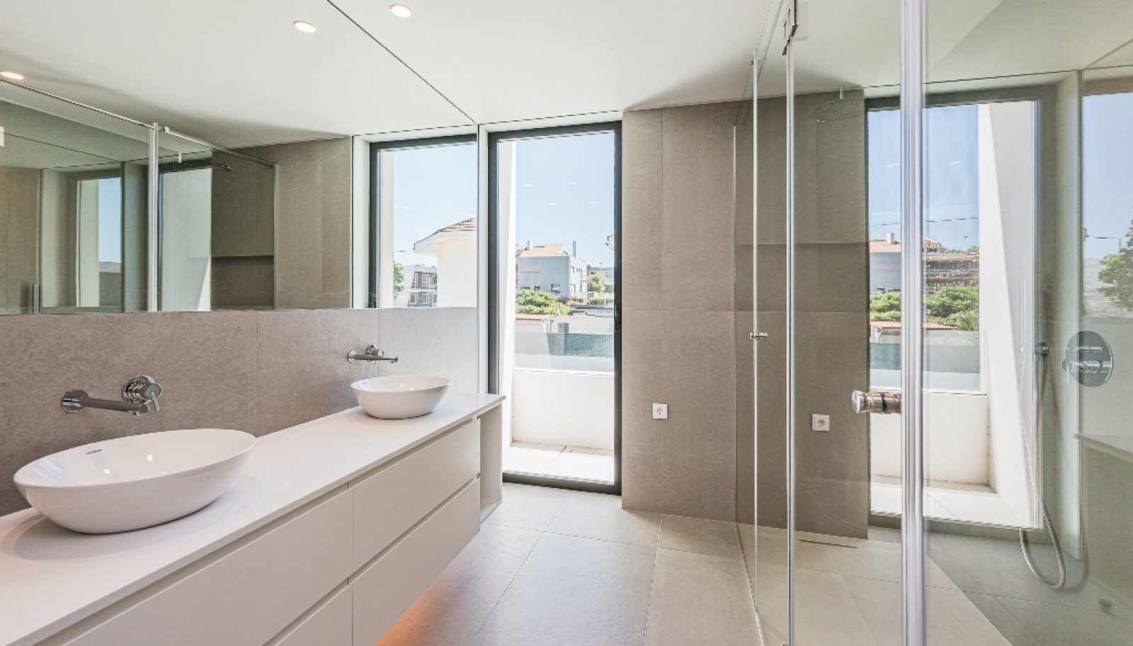 Moradia V4+1 com jardim, piscina e vistas de mar à venda em Valadares_380892