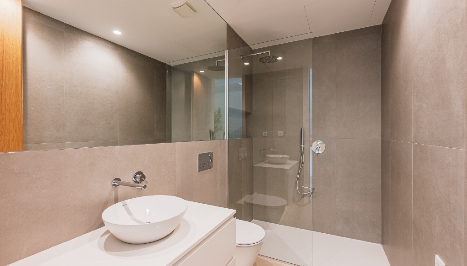 Moradia V4+1 com jardim, piscina e vistas de mar à venda em Valadares_380896