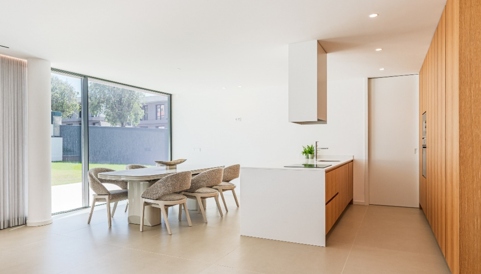 Moradia V4+1 com jardim, piscina e vistas de mar à venda em Valadares_380897