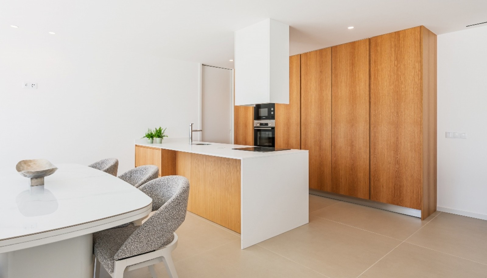 Moradia V4+1 com jardim, piscina e vistas de mar à venda em Valadares_380900