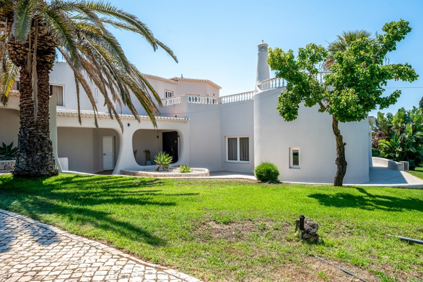 Extraordinária Moradia com piscina e jardim à venda no Algarve_381376
