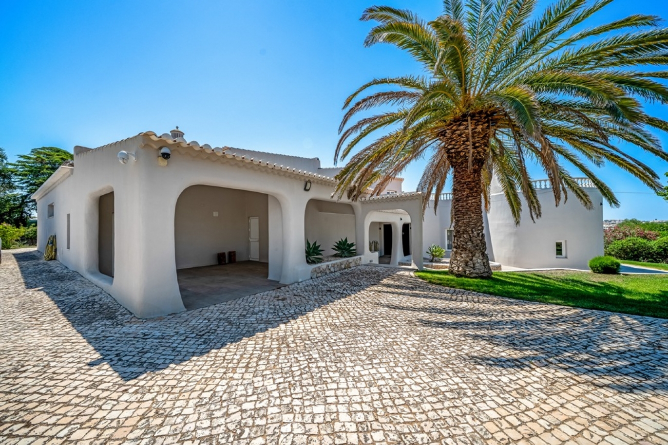 Extraordinária Moradia com piscina e jardim à venda no Algarve_381377