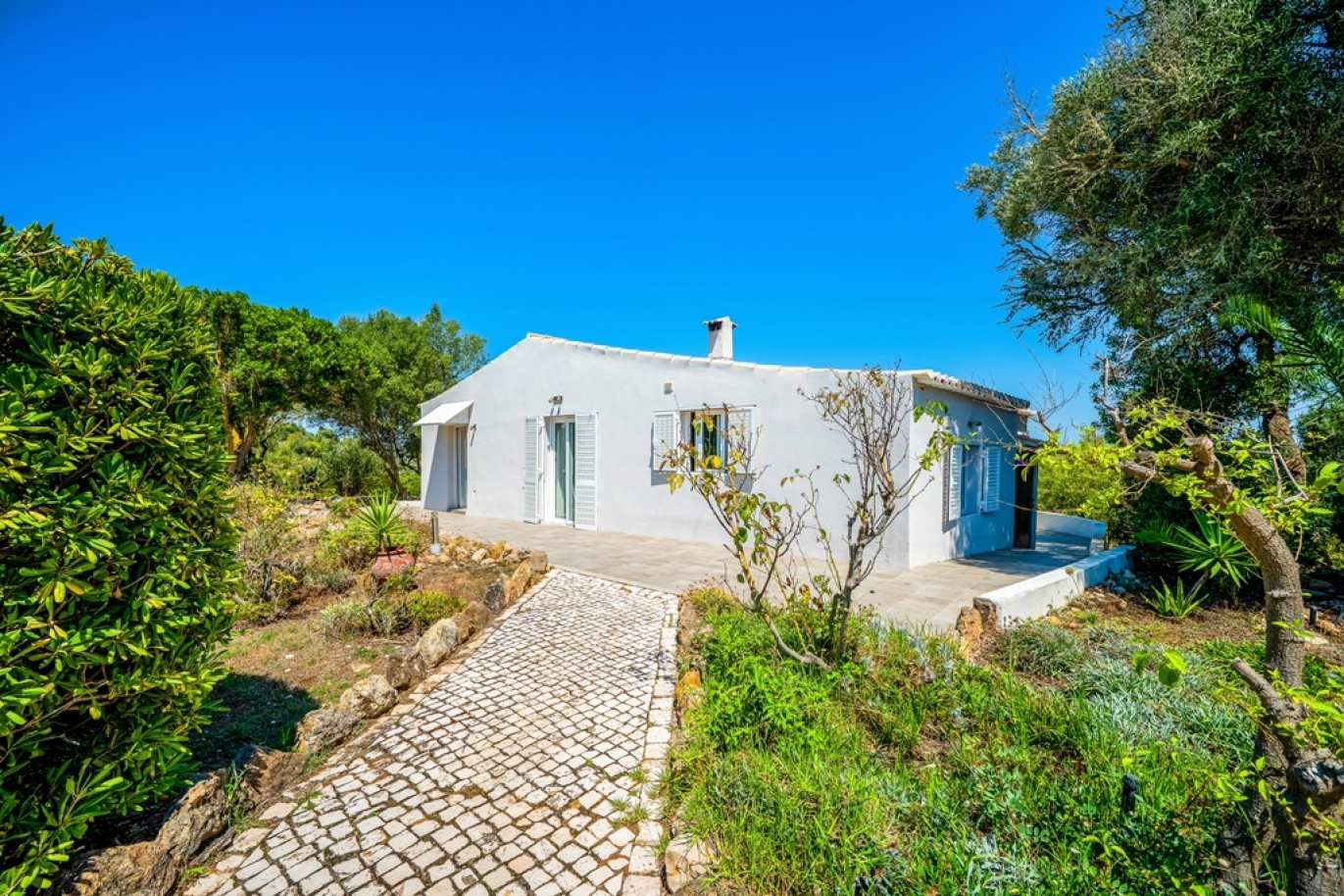 Extraordinária Moradia com piscina e jardim à venda no Algarve_381379