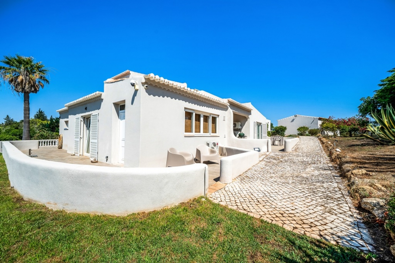 Extraordinária Moradia com piscina e jardim à venda no Algarve_381380