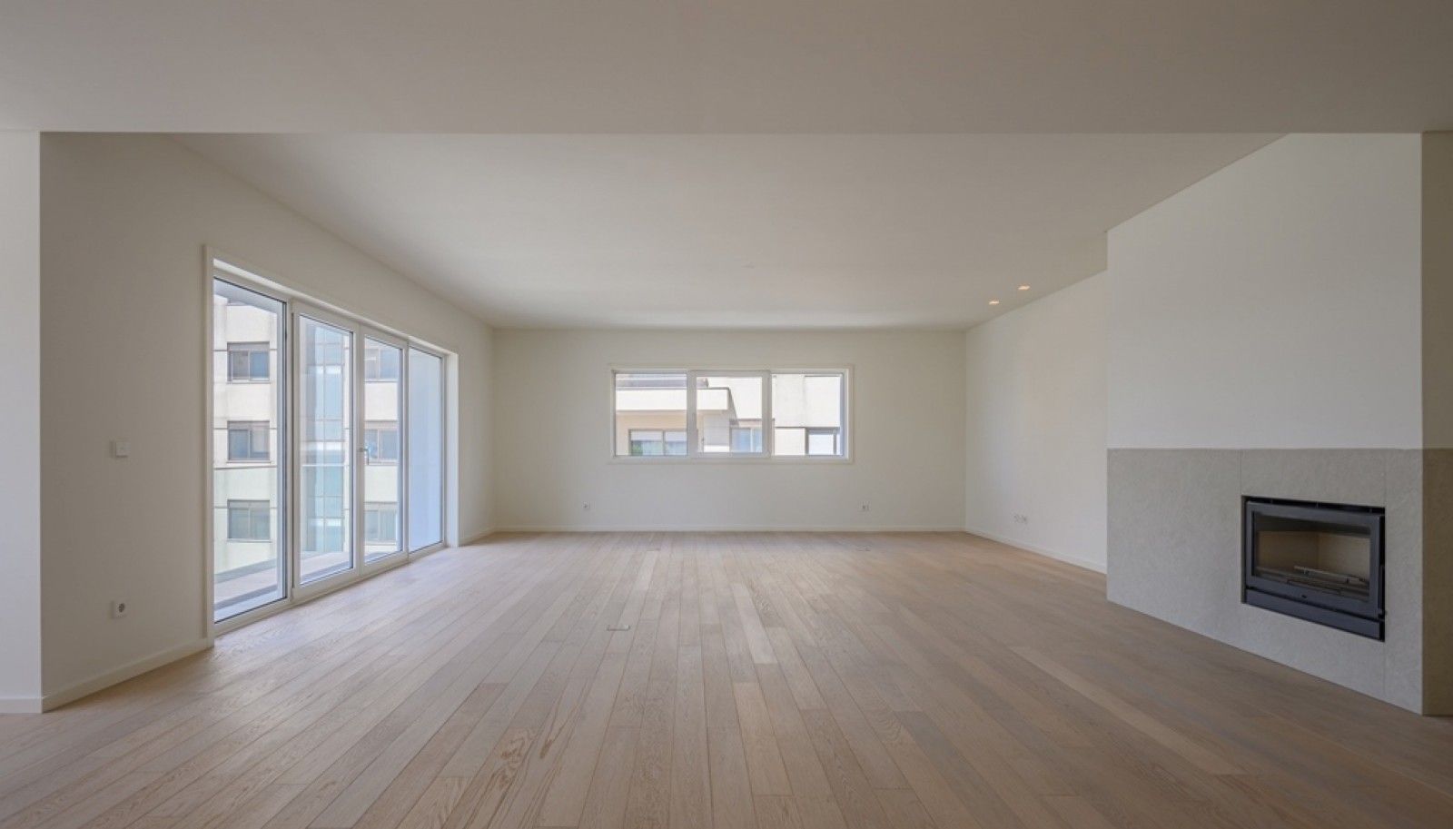 Luxuriöse 3-Zimmer-Wohnung mit Balkon zu verkaufen in Porto, Portugal _382209