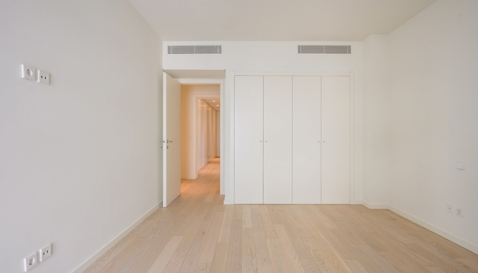 Luxuriöse 3-Zimmer-Wohnung mit Balkon zu verkaufen in Porto, Portugal _382219