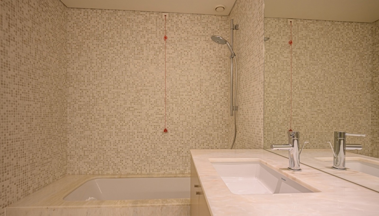 Luxuriöse 3-Zimmer-Wohnung mit Balkon zu verkaufen in Porto, Portugal _382224