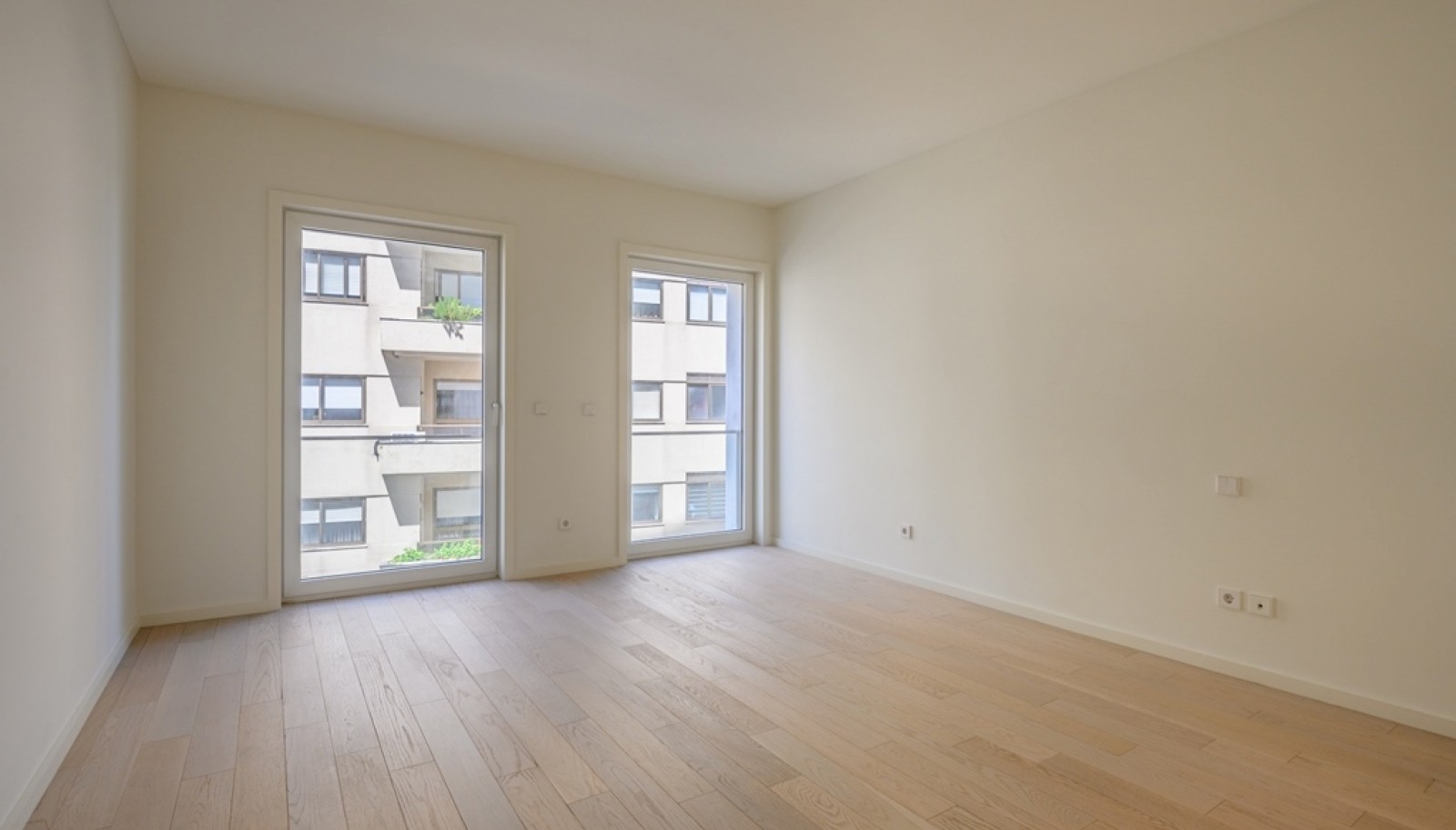 Luxuriöse 3-Zimmer-Wohnung mit Balkon zu verkaufen in Porto, Portugal _382225